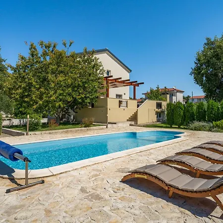 Holiday House With Heated Pool In A Rural Setting * Poljica (Zadar)