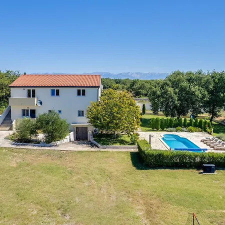 Holiday home Holiday House With Heated Pool In A Rural Setting