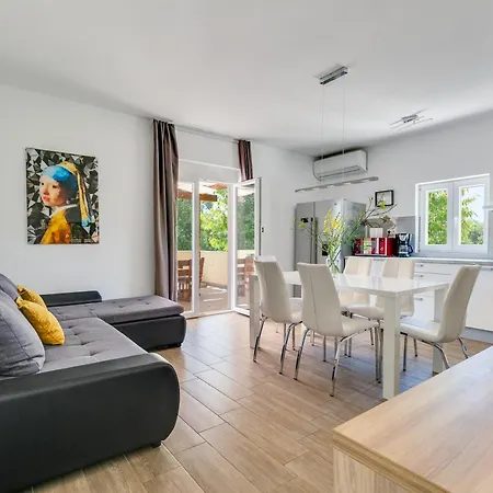 Holiday House With Heated Pool In A Rural Setting Holiday home *