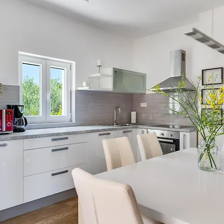 Holiday House With Heated Pool In A Rural Setting * Poljica (Zadar)