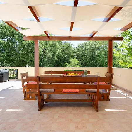 Holiday House With Heated Pool In A Rural Setting * Poljica (Zadar)