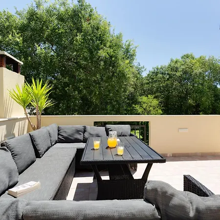 Holiday House With Heated Pool In A Rural Setting Holiday home *