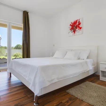 Holiday home Holiday House With Heated Pool In A Rural Setting