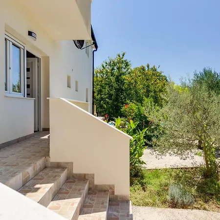 Holiday House With Heated Pool In A Rural Setting * Poljica (Zadar)
