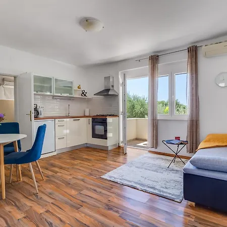 Holiday House With Heated Pool In A Rural Setting *