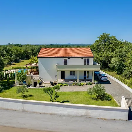 Holiday House With Heated Pool In A Rural Setting 펜션 Poljica (Zadar)