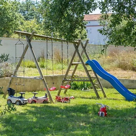 펜션 Holiday House With Heated Pool In A Rural Setting Poljica (Zadar)