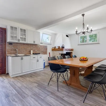 펜션 Holiday House With Heated Pool In A Rural Setting *