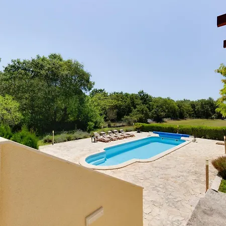 펜션 Holiday House With Heated Pool In A Rural Setting Poljica (Zadar)
