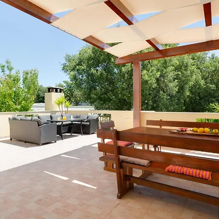 펜션 Holiday House With Heated Pool In A Rural Setting *