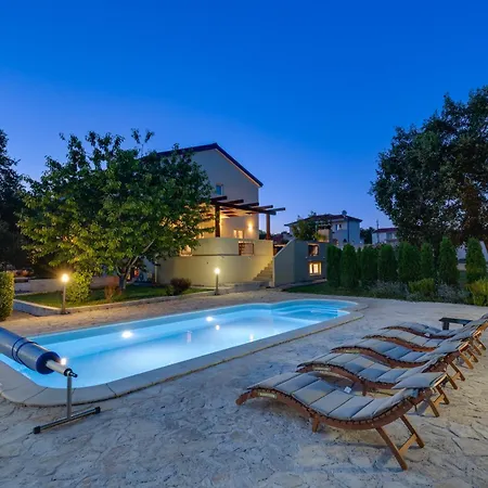 Holiday House With Heated Pool In A Rural Setting 펜션 Poljica (Zadar)