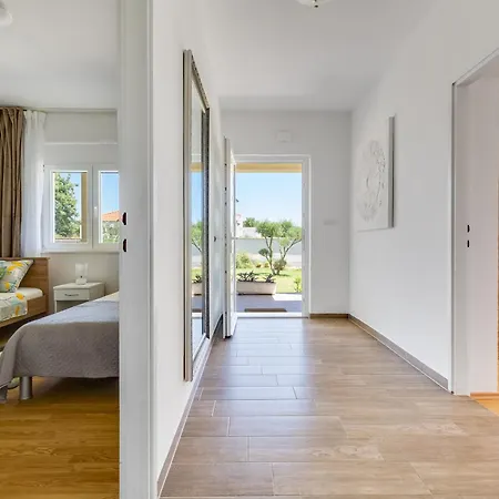 펜션 Holiday House With Heated Pool In A Rural Setting Poljica (Zadar)