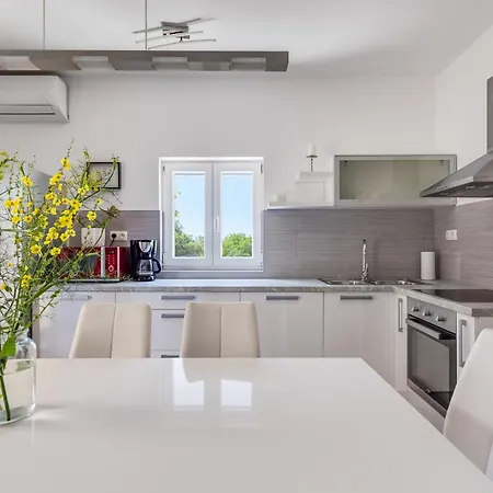 Holiday House With Heated Pool In A Rural Setting * Poljica (Zadar)