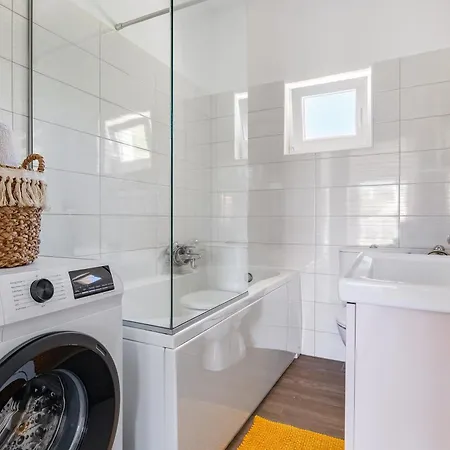 Holiday House With Heated Pool In A Rural Setting 펜션 Poljica (Zadar)