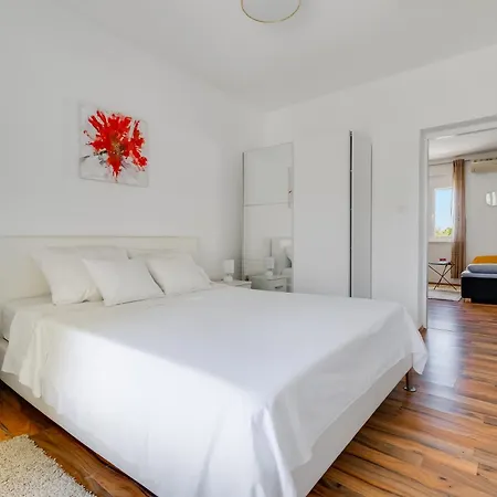 Holiday House With Heated Pool In A Rural Setting Ferienhaus *