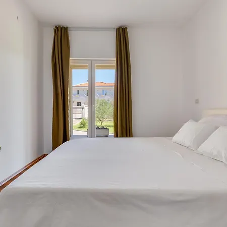 Holiday House With Heated Pool In A Rural Setting Ferienhaus *