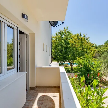 Holiday House With Heated Pool In A Rural Setting 펜션 *