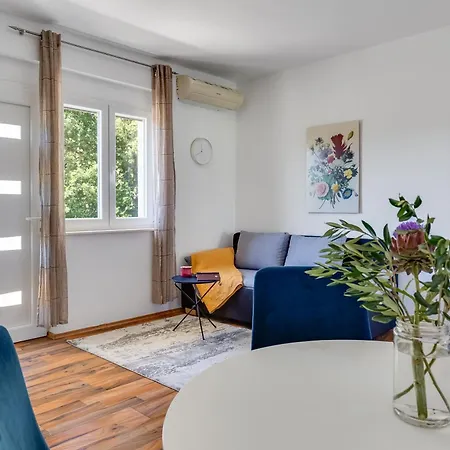 Holiday House With Heated Pool In A Rural Setting 펜션 Poljica (Zadar)